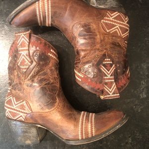 Old gringo short cowboy boots